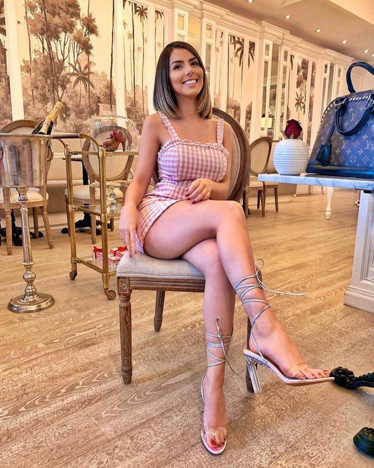 Hot Girls With Beautiful Long Legs