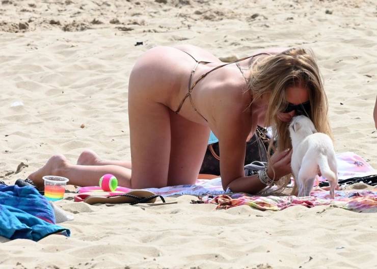 Aisleyne Horgan-Wallace And Her Beach Weekend