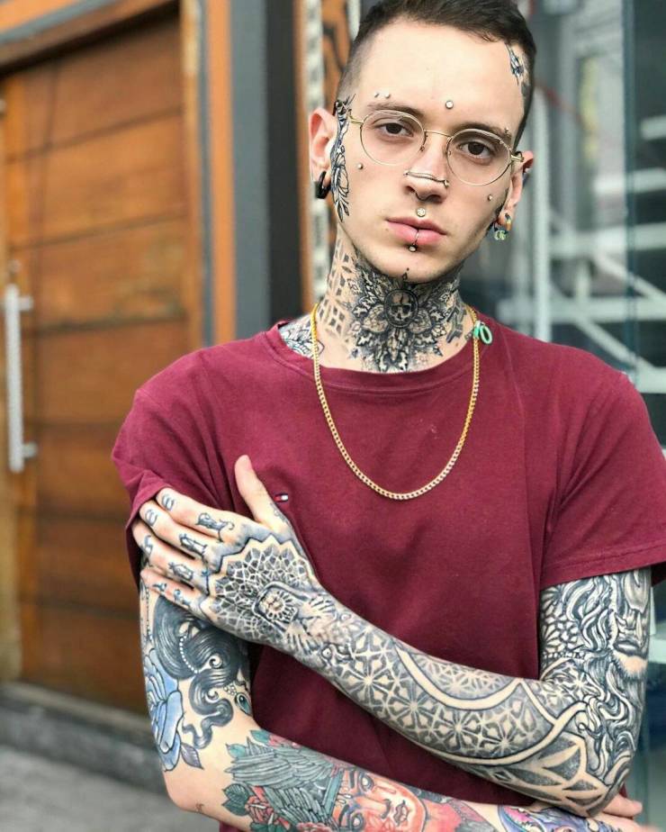 Freaks! Freaks Everywhere!