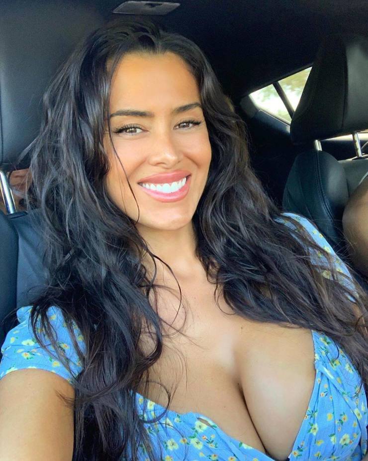 Time For A Sexy Car Selfie!