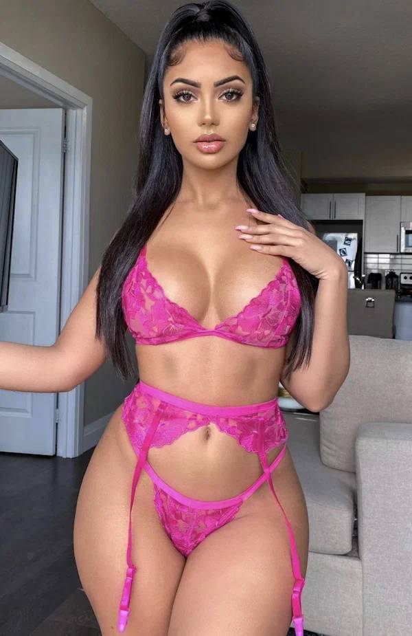 These Might Be The Sexiest Hip:Waist Ratios Out There!