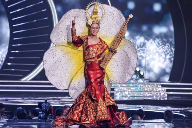 “Miss Universe” Contestants Wearing Their National Costumes