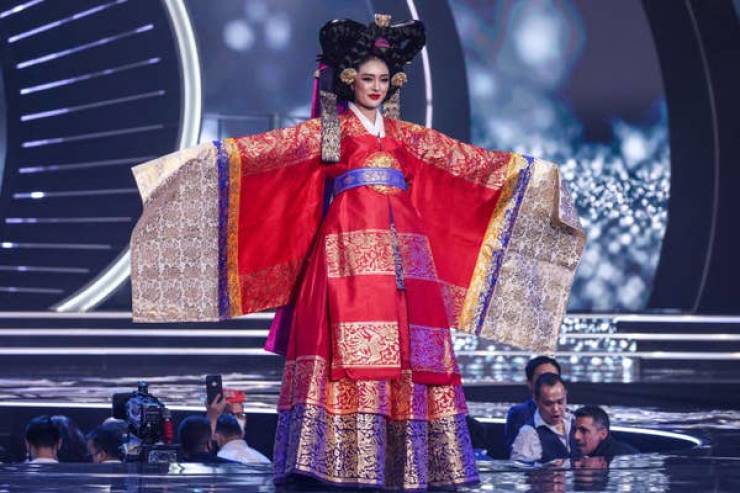 “Miss Universe” Contestants Wearing Their National Costumes