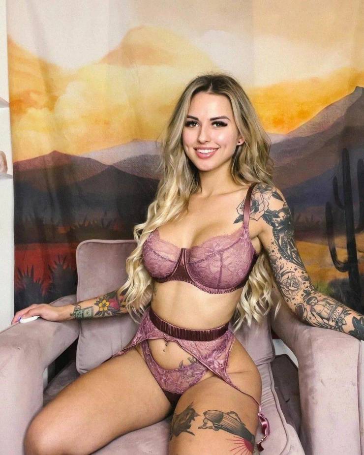 Sexy And Tattooed!