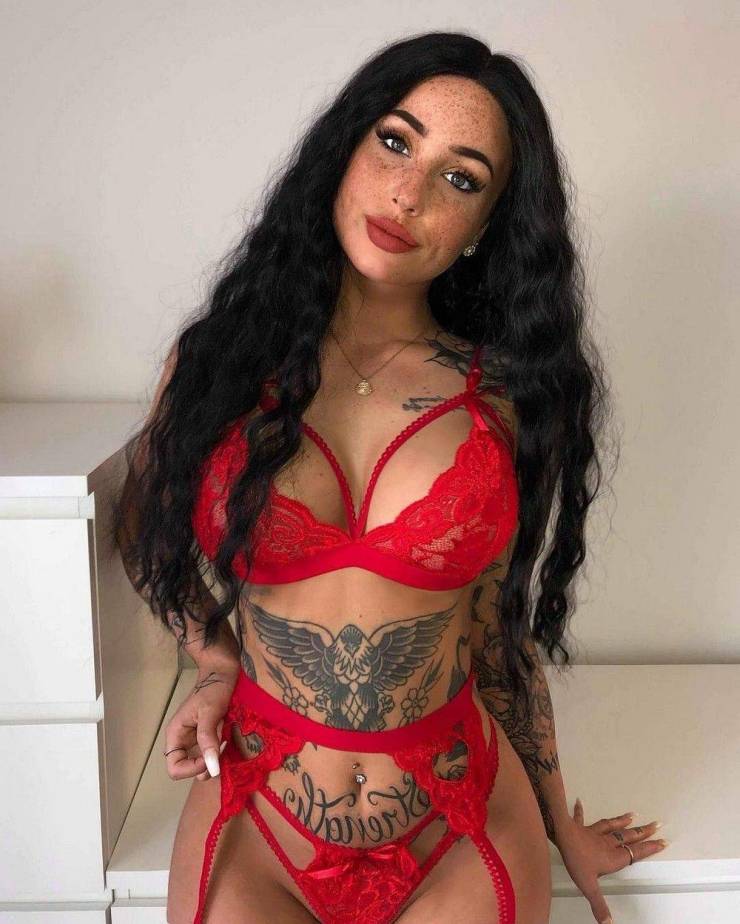 Sexy And Tattooed!