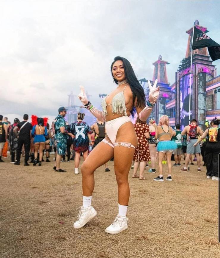Sexy Girls At Music Festivals
