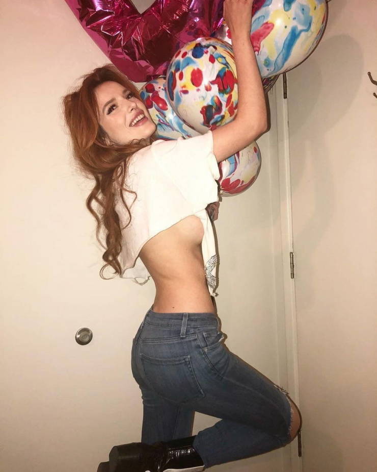 Sideboobs Look Good From All Angles!