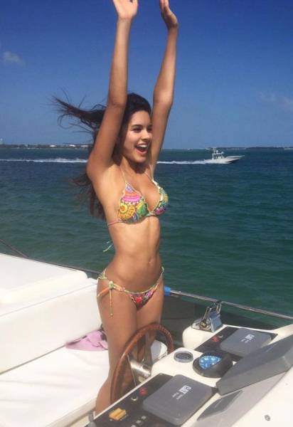 Beautiful Babes in Skimpy Bikinis