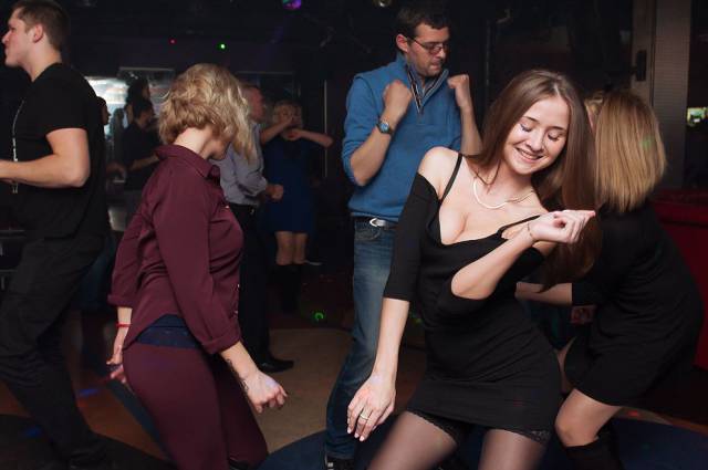 Skin-tight Dresses Are a Stunning Invention