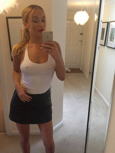 Braless Girls Let Their Boobs Hang Free