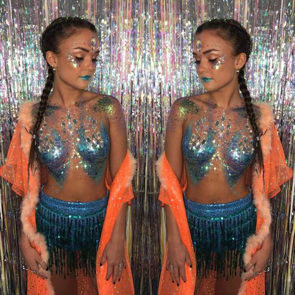 Forget Glitter Booties – Here Come Glitter Boobs!