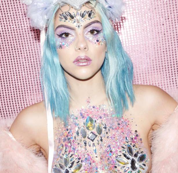 Forget Glitter Booties – Here Come Glitter Boobs!