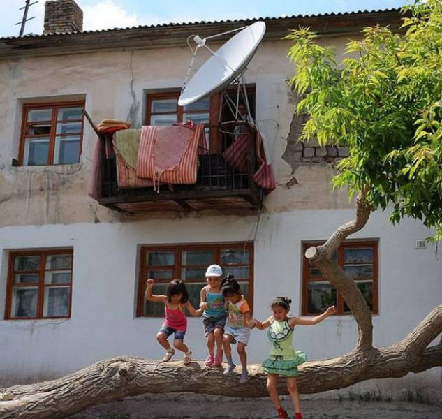 If You Visit Russia, Check The Balconies First