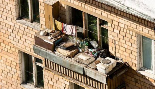 If You Visit Russia, Check The Balconies First