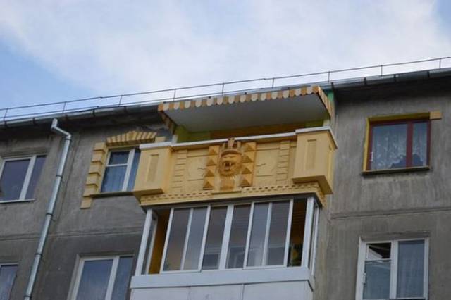 If You Visit Russia, Check The Balconies First