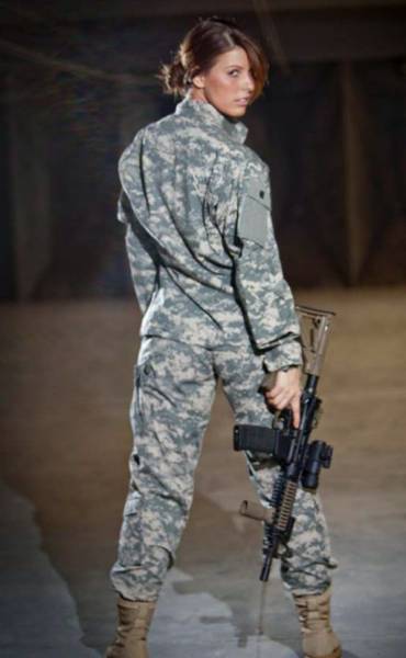 Hot Girls With Big Guns