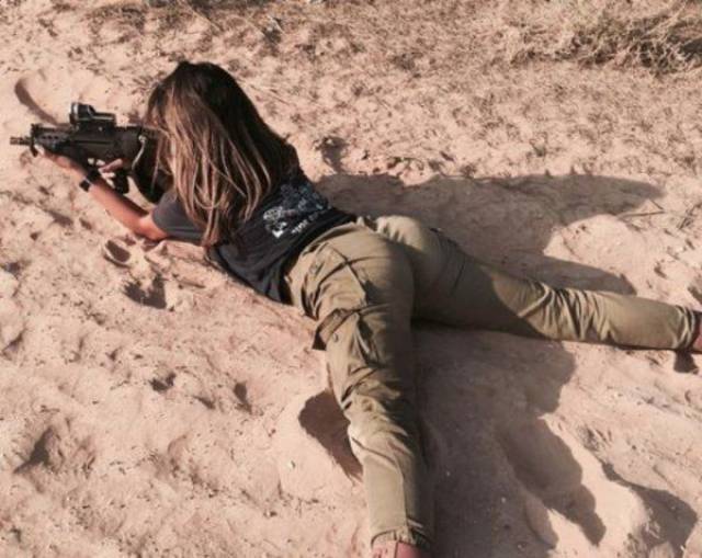 Hot Girls With Big Guns