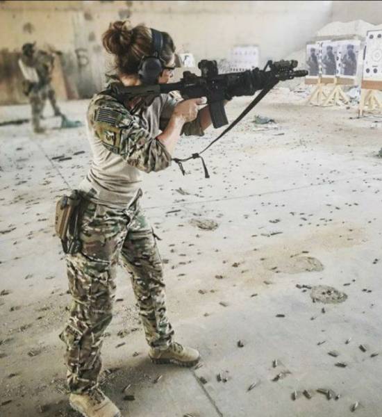 Hot Girls With Big Guns