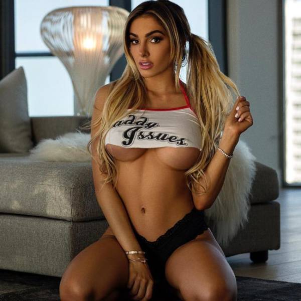 Get Ready For Some Tasty Underboob Pics
