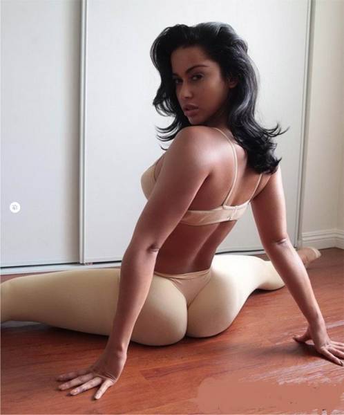 Yeah, Move Those Yoga Pants!