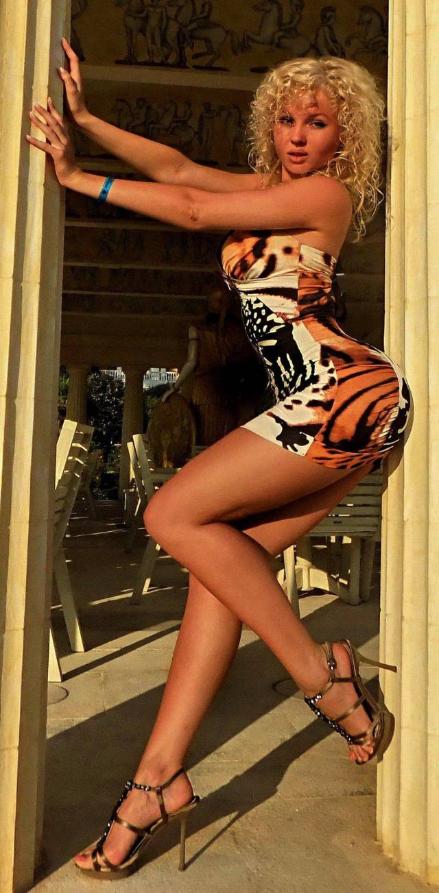 The Tighter The Dress, The Hotter The Honey