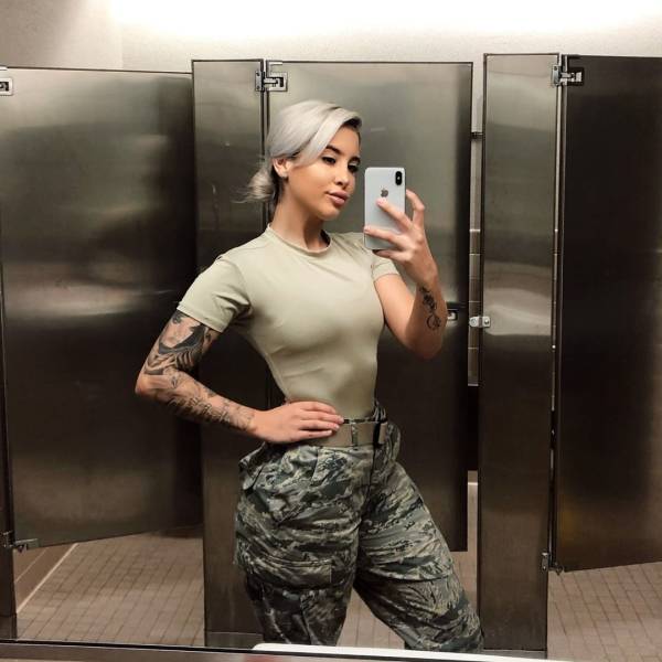 These Female Soldiers Look Great. Always