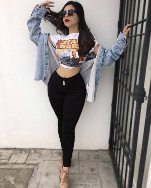 Girls With Awesome Hip Bones