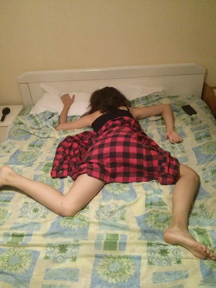 Hilarious Times People Were Caught Sleeping