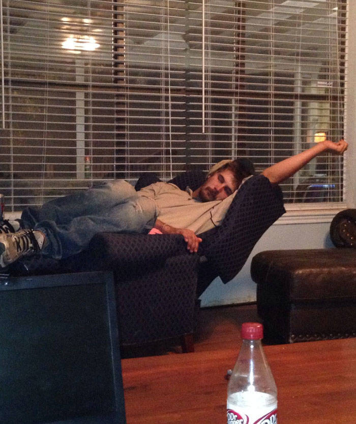 Hilarious Times People Were Caught Sleeping