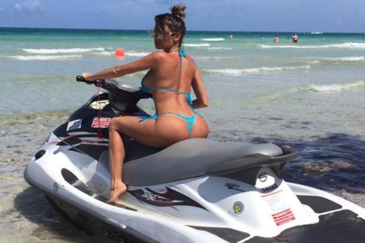 Hot Girls With Beautiful Long Legs