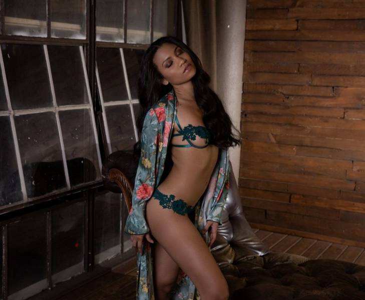 Girls In Sexy Lingerie