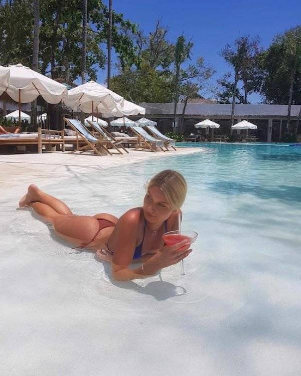 Caution! Very Wet Girls!