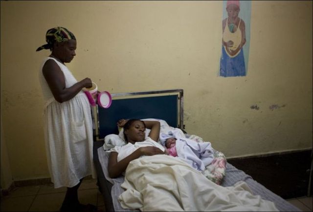 Giving birth in Haiti (15 pics)