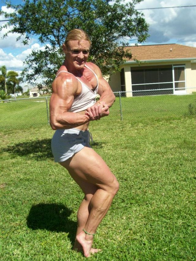 Blonde with green eyes (24 photos)