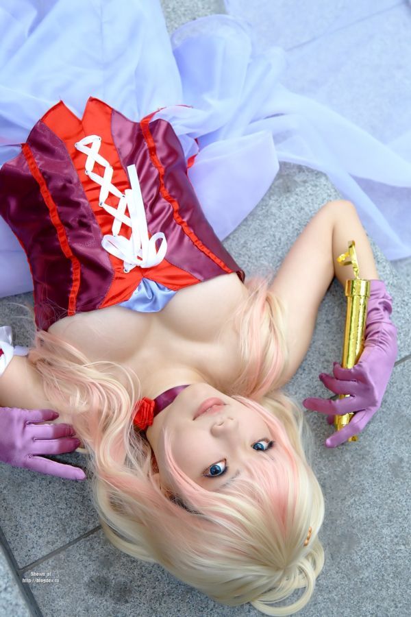 Pretty Asian girl shows us how to cosplay! (32 pics)