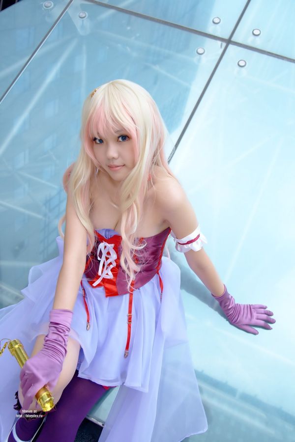 Pretty Asian girl shows us how to cosplay! (32 pics)