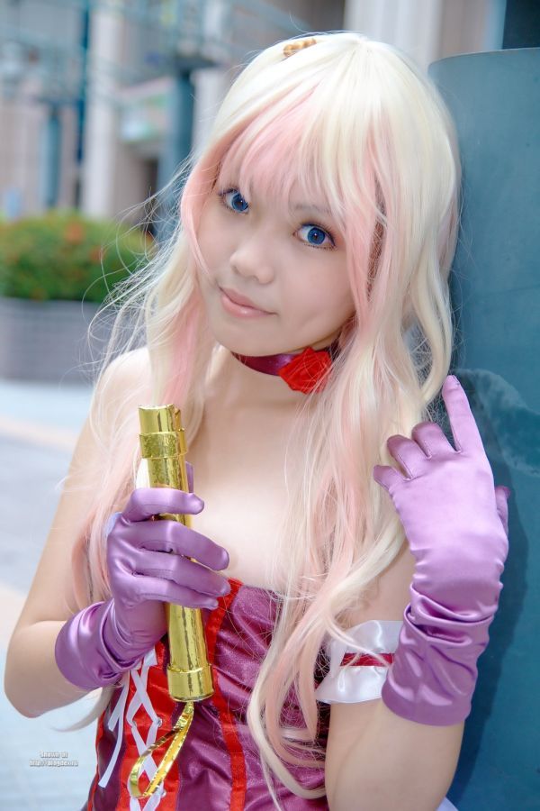 Pretty Asian girl shows us how to cosplay! (32 pics)