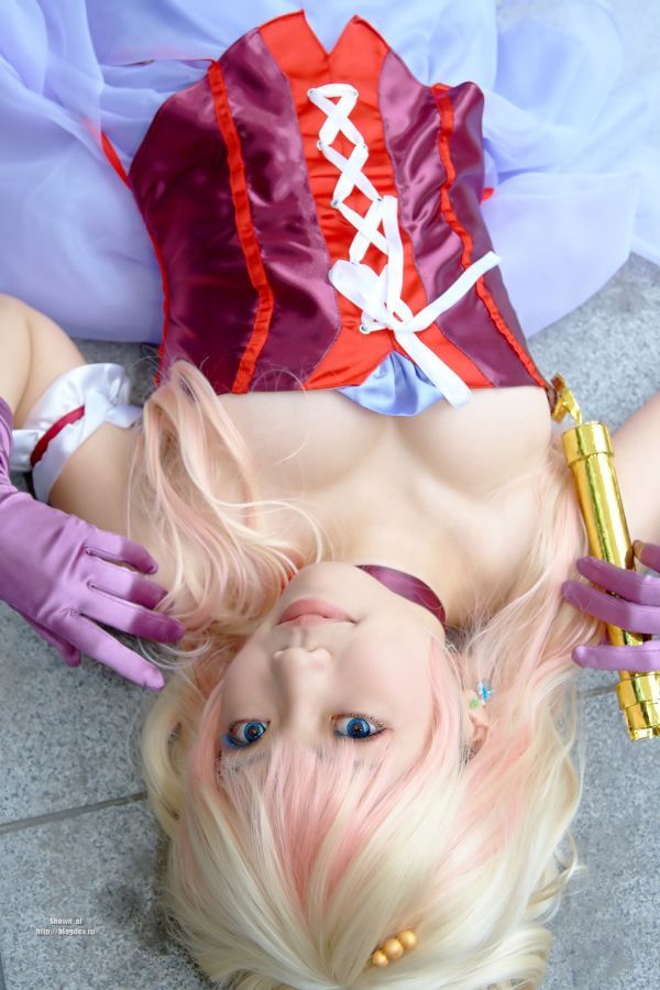 Pretty Asian girl shows us how to cosplay! (32 pics)