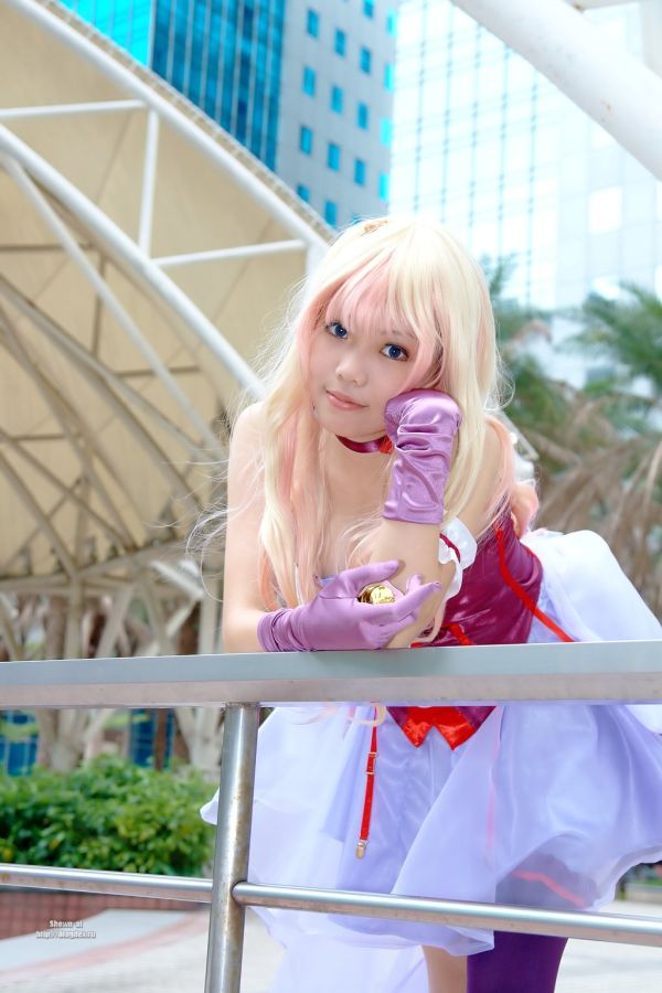 Pretty Asian girl shows us how to cosplay! (32 pics)
