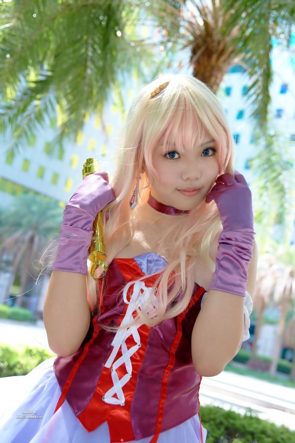 Pretty Asian girl shows us how to cosplay! (32 pics)