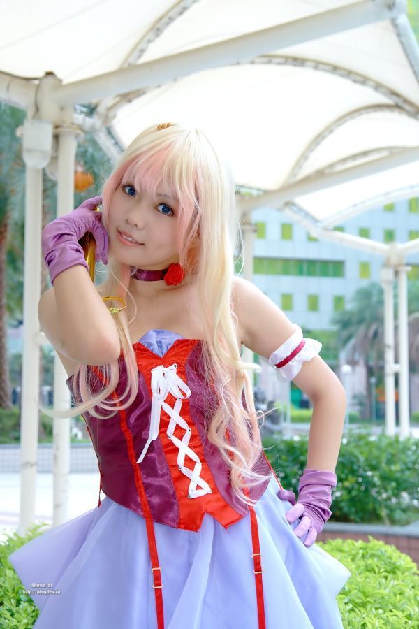 Pretty Asian girl shows us how to cosplay! (32 pics)