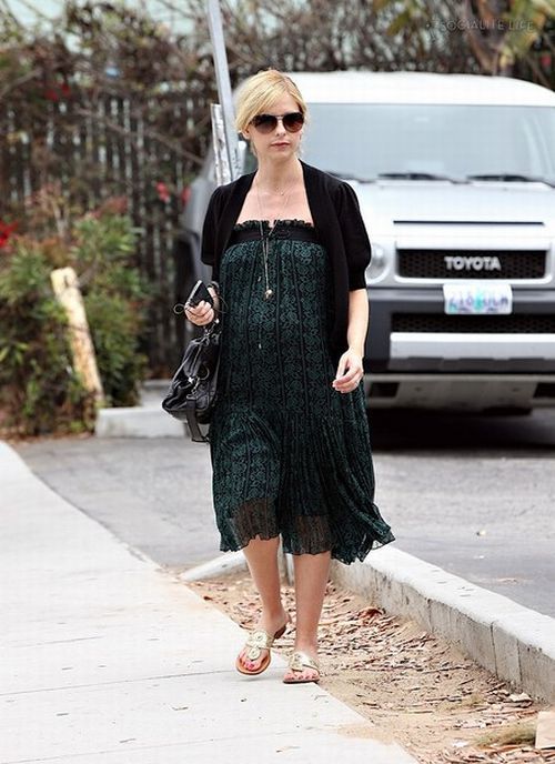 Sarah Michelle Gellar is very pregnant ;) (13 pics)