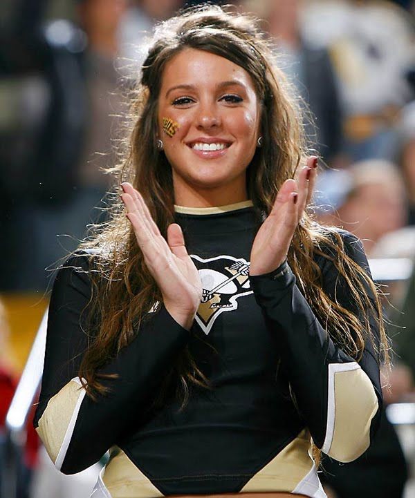 Pretty NHL ice crew girls (23 pics)