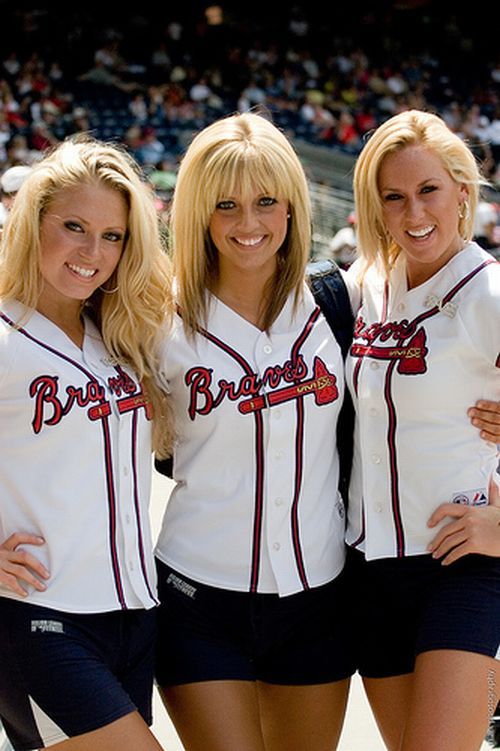 Compilation of Hot Cheerleaders (32 pics)