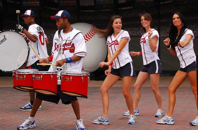 Compilation of Hot Cheerleaders (32 pics)