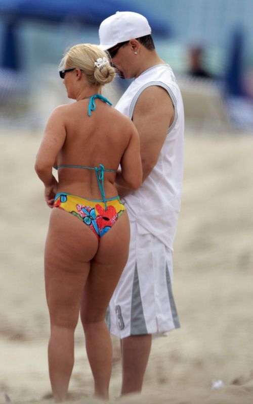 Coco in Bikini at the Beach (7 pics)