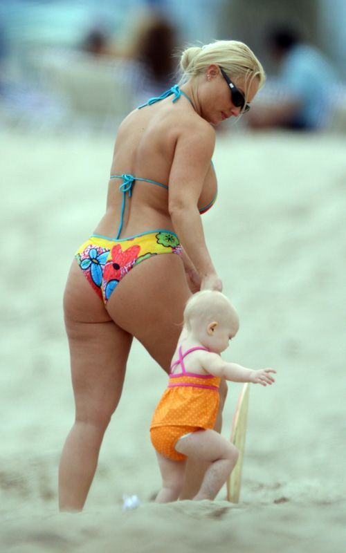 Coco in Bikini at the Beach (7 pics)