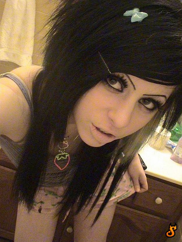 Do Emo Girls Appeal You? (75 pics)