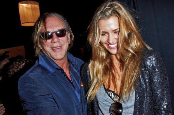 Don’t Tell Me It’s Love (31 pics)