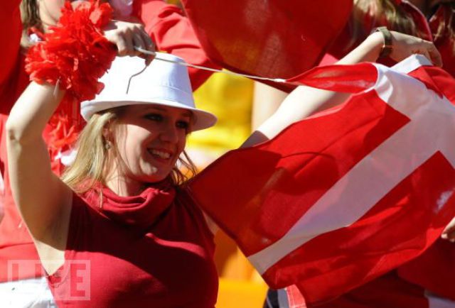 Female World Cup Fans (74 pics)
